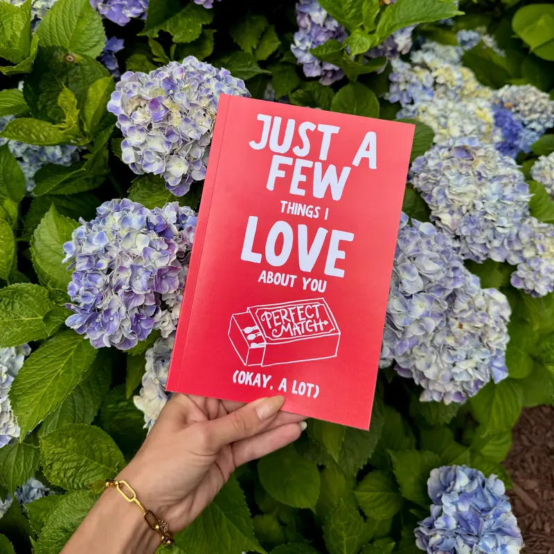 Just A Few Things I Love About You (Okay, A Lot) Romantic Couples Fill-In-The-Blank Gift Book