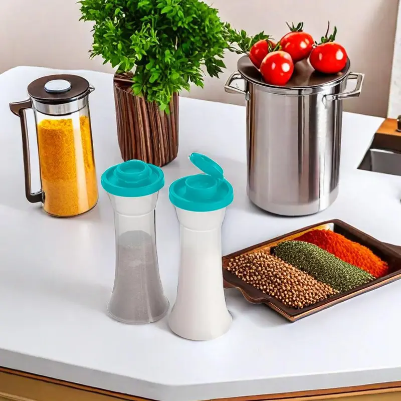 🧂 Set of 2 Large Plastic Shakers for Salt and Pepper
